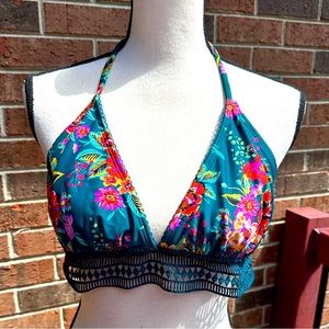 Xhilaration bikini top like new condition. Size XL.